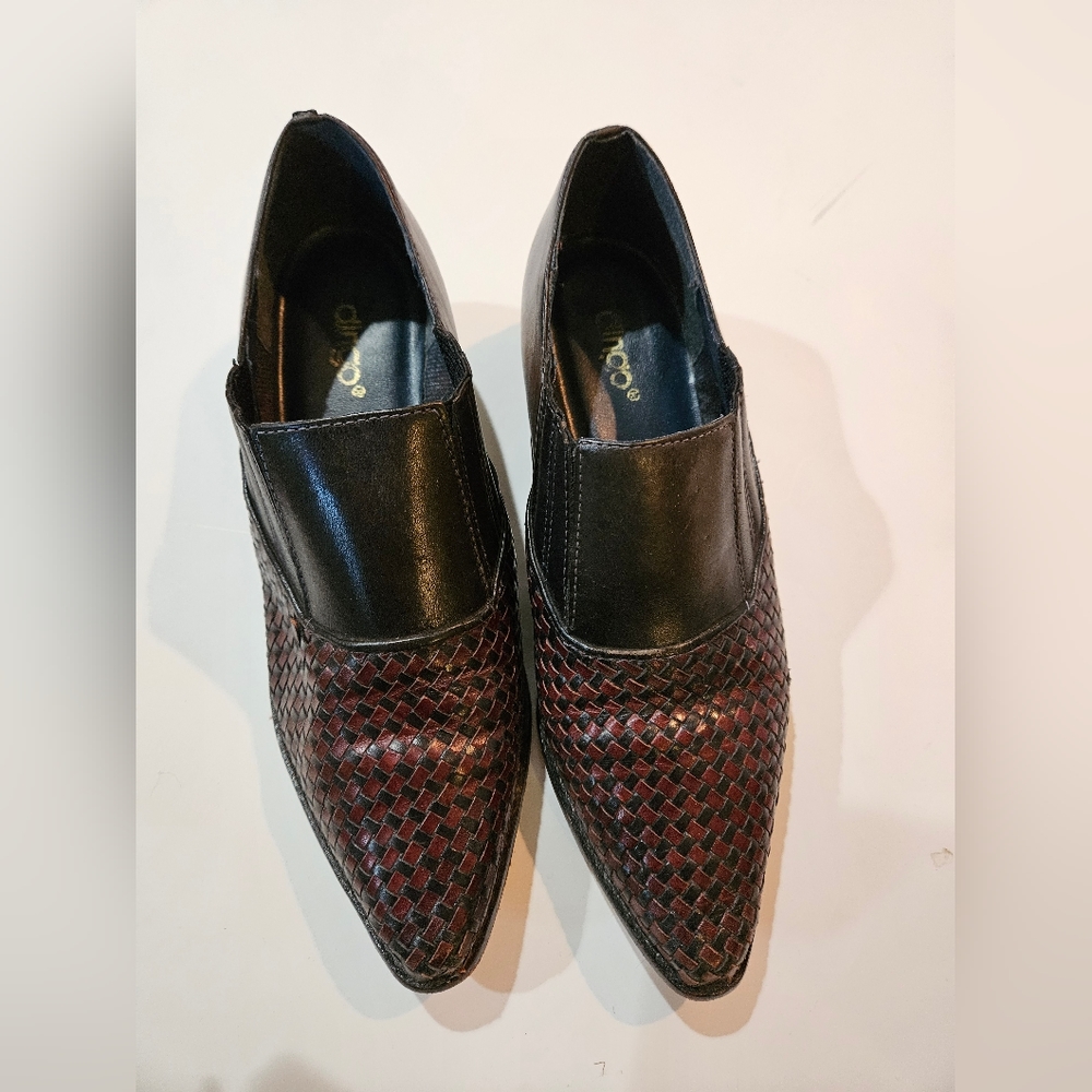 DINGO BOOTIES  ALMOST NEW  SIZE 8  EYE CATCHING  BALCK WITH RED CHECKER